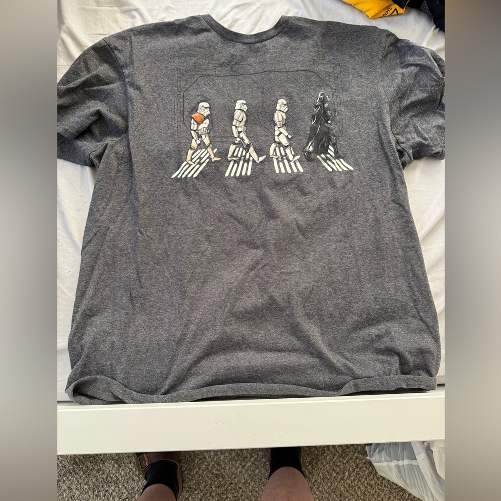 Men’s Gray Star Wars Shirt. Size XL